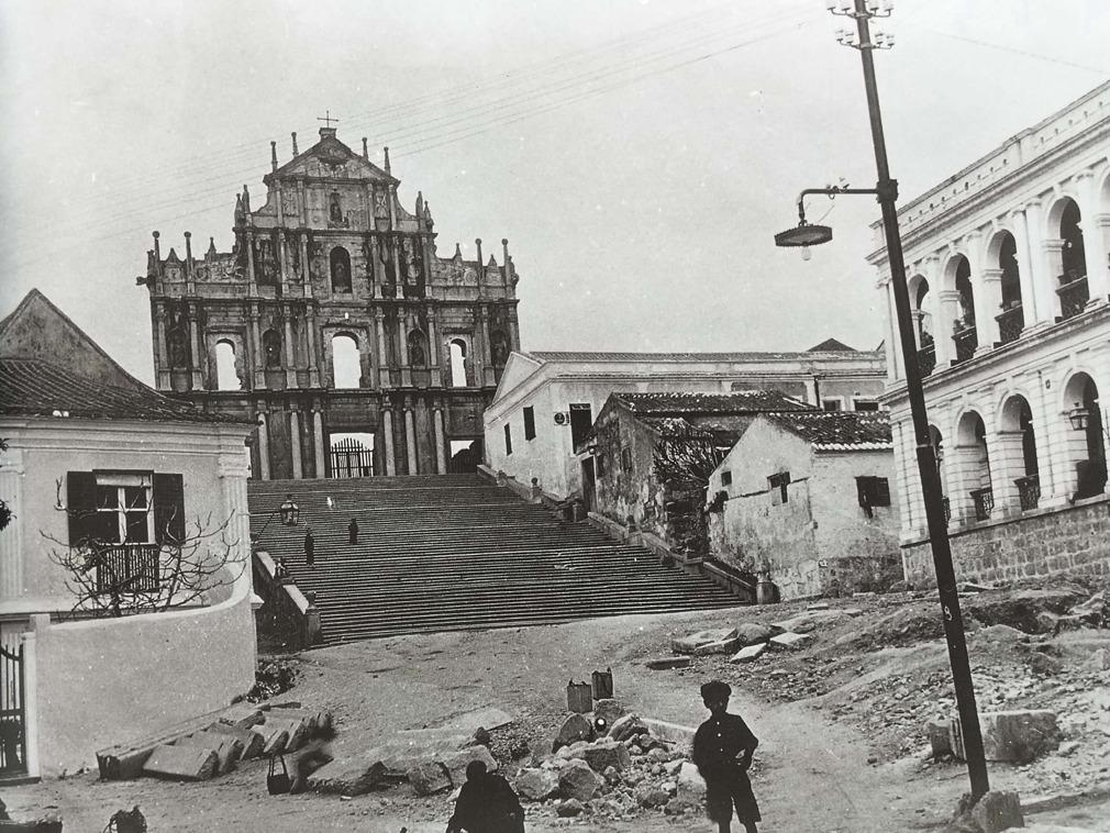 澳门旧币下的迷离街头